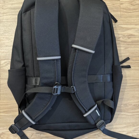 Black Lululemon Double Zip Backpack 22L - No tags - Picture 2 of 5